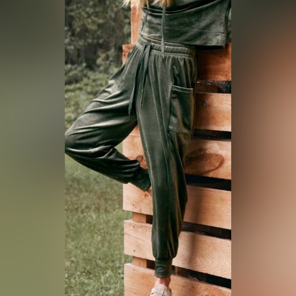 Offline Aerie Cargo Velvet Sweatpants Joggers, M - Picture 1 of 5